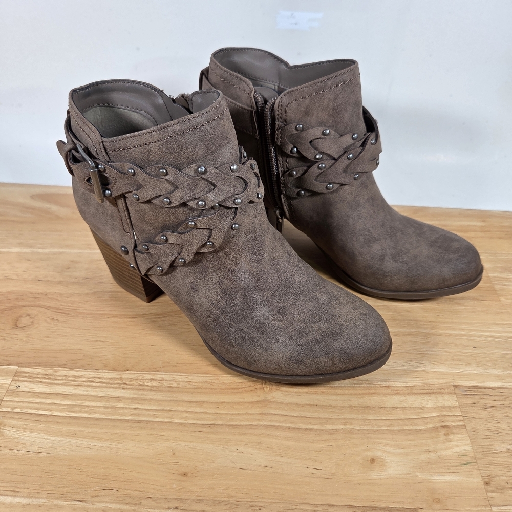 Women's Brown Ankle Boots Indigo Rd. Size 6M